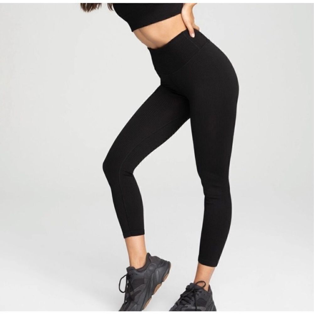 Good American XS Black Seamless Ribbed High Rise 7/8 Leggings